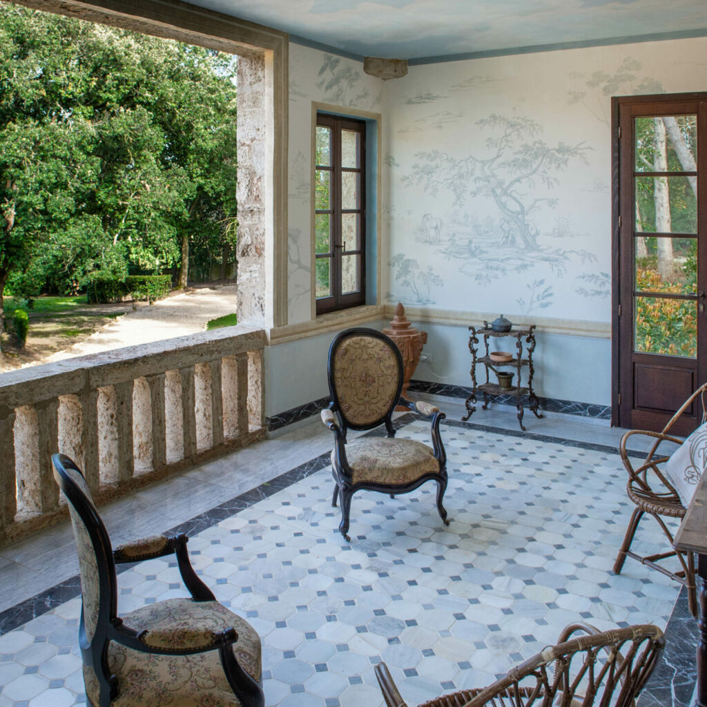 Elegant veranda of Cantina Villa Cosmiana with a garden view