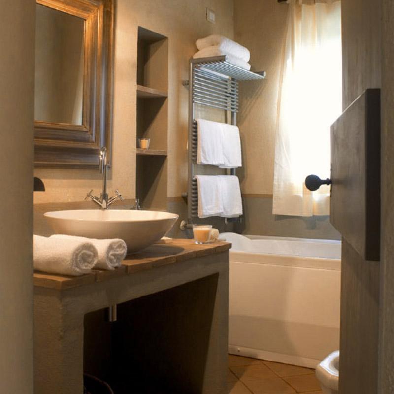 : Elegant bathroom with modern sink and white towels designed by Archidomus - Monica Rossi architect